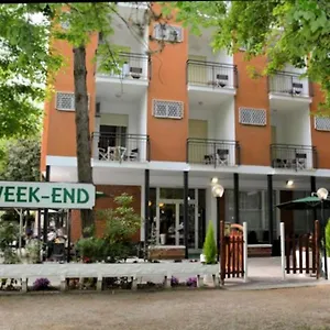 Weekend Hotel